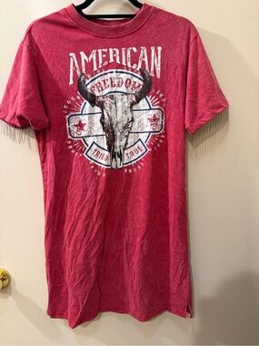 Mimi Chica Vintage-Style Red Graphic Short Sleeve Tee